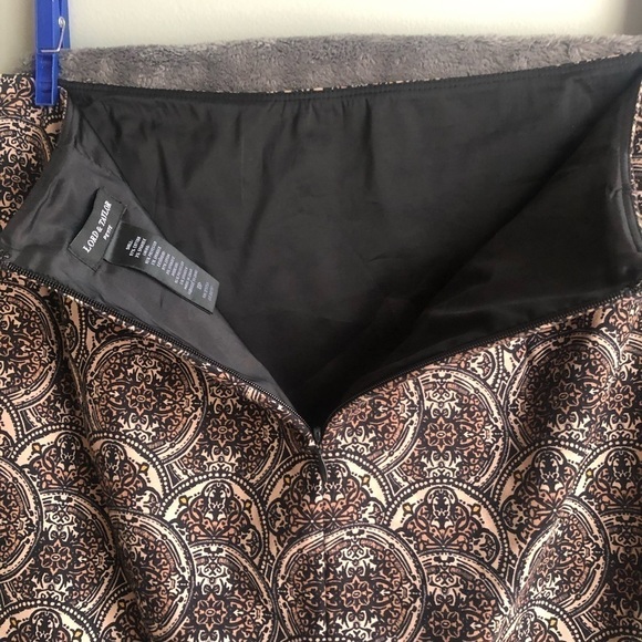 𝅺LORD & Taylor Printed pencil skirt abstract‎ design size 10 petite #s1114 - Picture 5 of 10